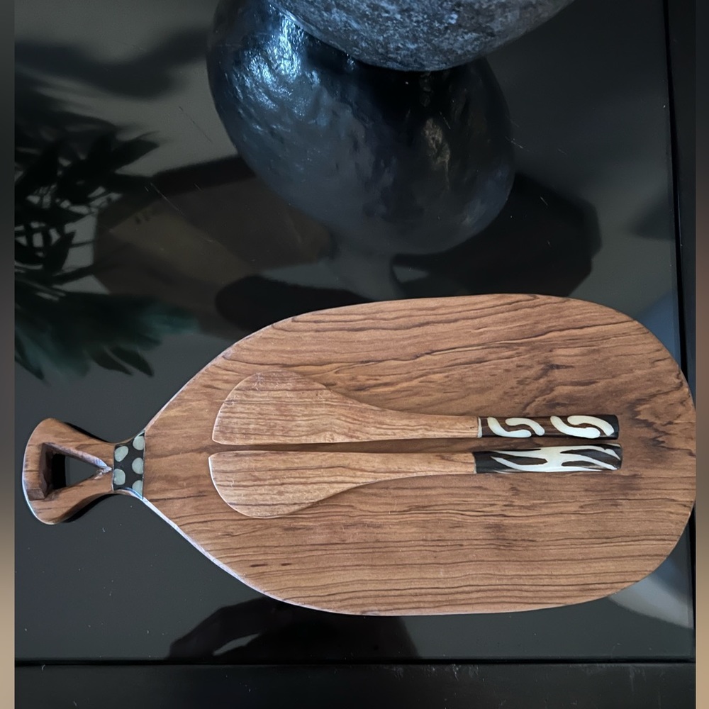 Connected Good Small Cutting Board and Cheese Knives